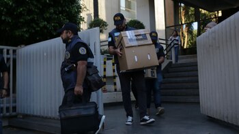 Efectivos de la policía, con