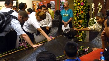 Los fieles en un homenaje