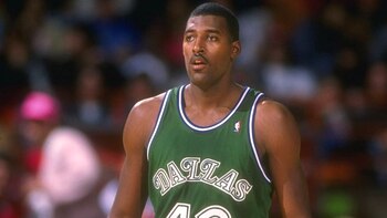 En 1989, Roy Tarpley recibió