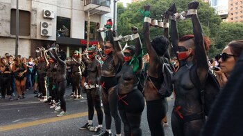 En Córdoba algunas mujeres se desnudaron y se pintaron los cuerpos