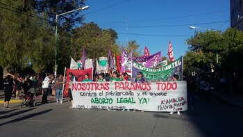 Uno de los grupos de mujeres que marchó en la provincia de Neuquen