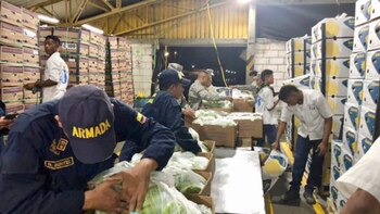 Oficiales de la Armada abren