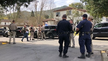 Las autoridades rodean el Hogar de Veteranos de Yountville en California