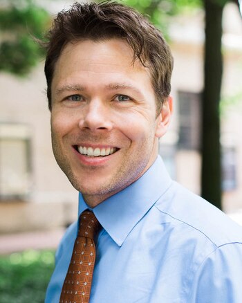 Jonathan Albright lleva un año