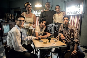 Adrián Caetano con parte del