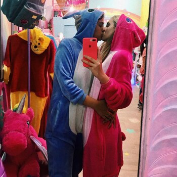 María y Victoria salen hace