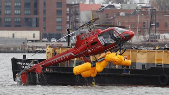 Las autoridades sacan el helicóptero