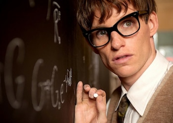 Eddie Redmayne como Stephen Hawking