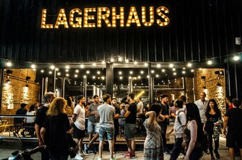 En Villa Devoto, Lagerhaus ofrece