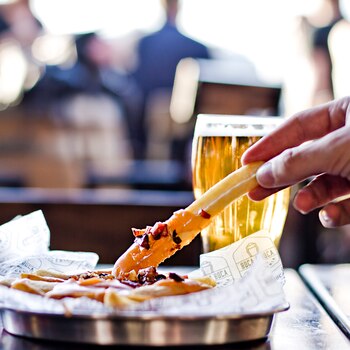 Las papas con queso cheddar