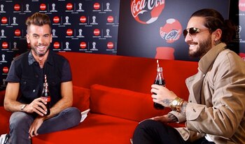 Maluma con el periodista de