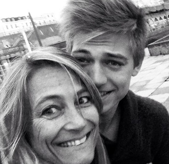 Carla Schauer y su hijo