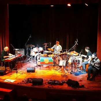 Su espectáculo propone un viaje