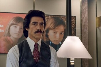 Oscar Jaenada como su padre