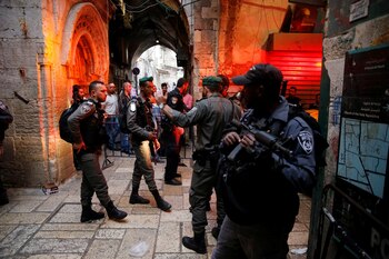 Fuerzas de seguridad de Israel custodian el área tras el ataque (Reuters)