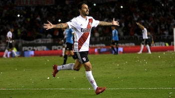 “Nacho” Scocco celebra uno de