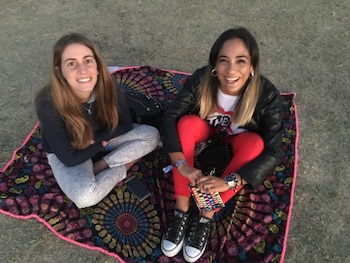 No faltaron las lonas multicolor