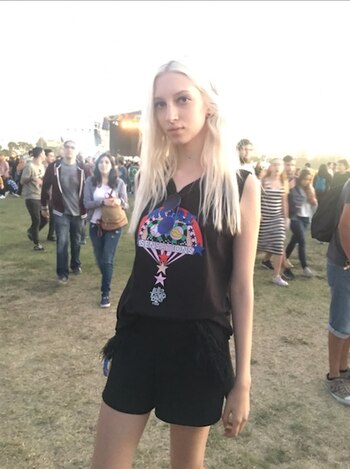 Remera negra con stamping del