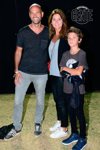 Guillermo Dietrich y familia, relajados,