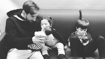 Messi celebró el Día del Padre en España junto a sus tres hijos.