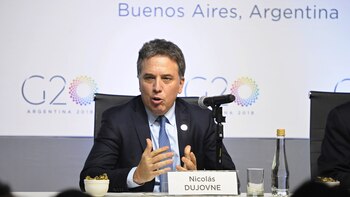 Nicolás Dujovne durante la conferencia