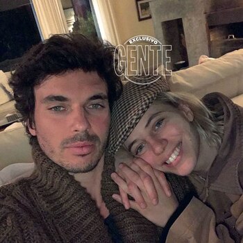 Con su novio Mariano Bustillo (Foto