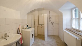 El baño y el comedor