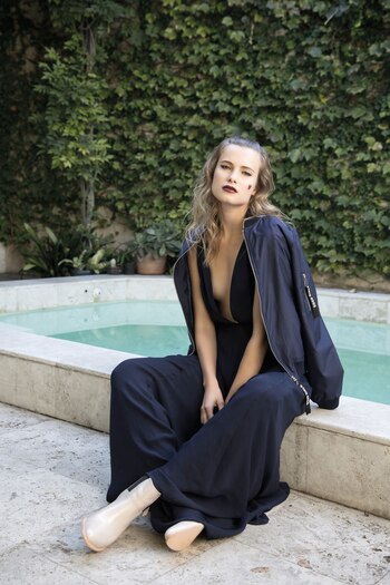 Vestido largo con escote en