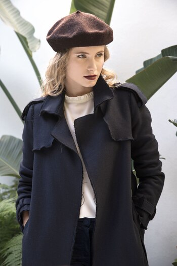 Trench de paño ($9.550, Naíma),