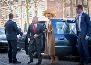 Máxima con un total look