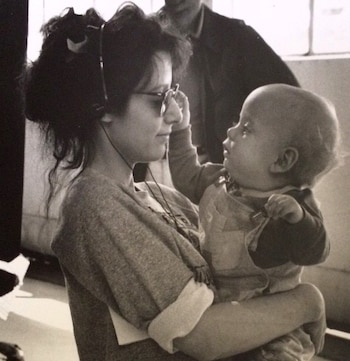 La directora Amy Herckerling en el set de “Mira quién habla” (TriStar Pictures)