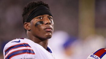 Jones sufrió cortes pero está