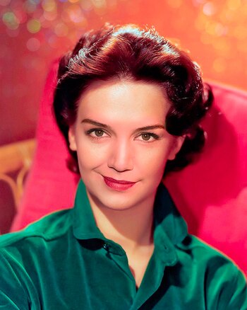 Katie Holmes como Natalie Wood