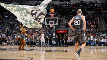 Manu Ginóbili aportó 7 puntos,