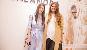 Isabel junto A Victoria Becci