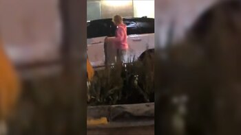 Justin Bieber habla con el conductor