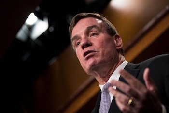 El senador demócrata Mark Warner