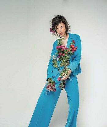 Blazer a la cintura con pantalón ancho de tiro alto ($ 4.590 y $ 2.490, Las Pepas). (Fotos: Juan Jauregui/ Para Ti)