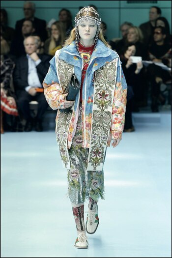 Una mezcla de looks: siluetas cocoon, estilo dandy, grandes hombros y un sinfín de prints