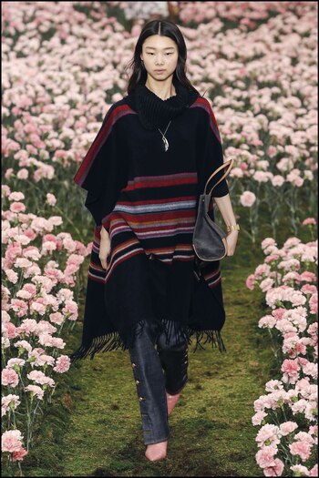 Se destacaron faldas midi estampadas,