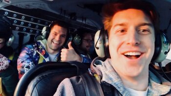 Vance junto a sus pasajeros