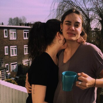 Las chicas salen hace poco