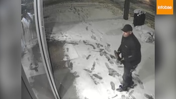 El ladrón tomó un ladrillo