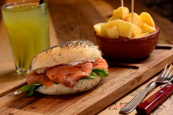 También salmón para la hamburguesa