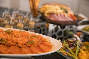 Islas de fiambres, sushi y