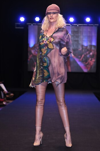 Laura Giovanetti por Gracia Plena