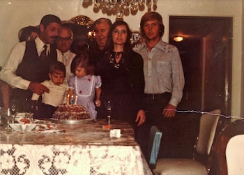 La familia en un cumpleaños,