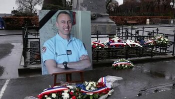 Francia rinde homenajes a Arnaud