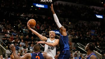 Manu Ginóbili aportó 10 puntos,