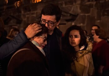 Familiares de los tres periodistas secuestrados por Guacho se manifiestan en Quito (AFP)